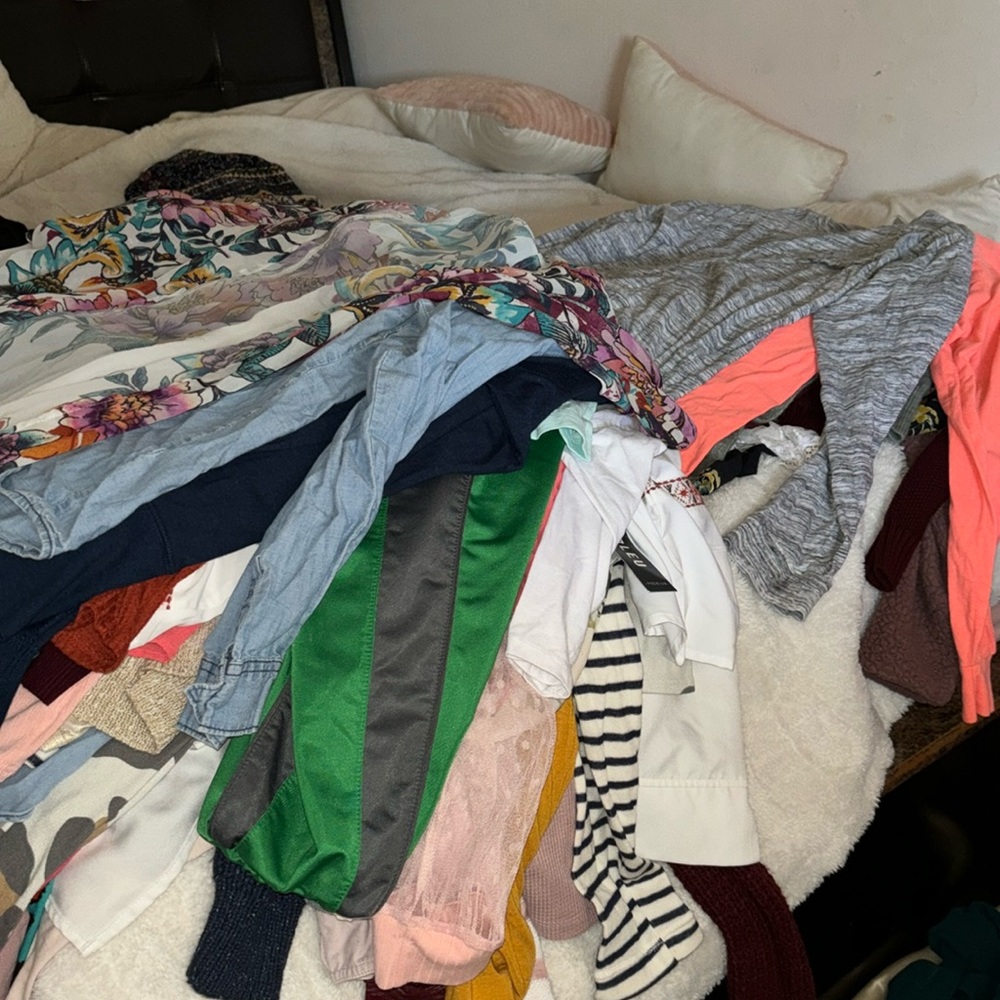 Big load of sizes S-2X, getting rid of women’s clothes